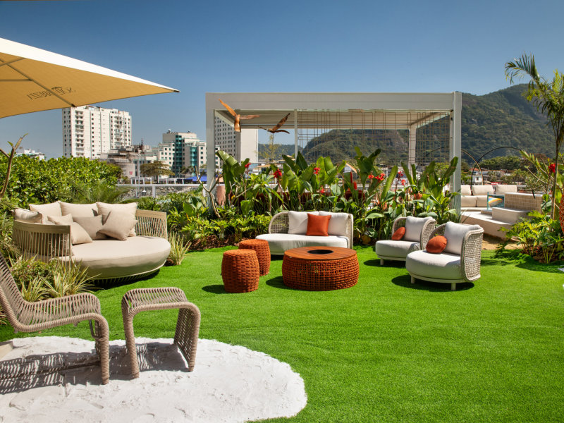 Oásis Carioca: Júlio da Silva Sousa Cria Experiência Botânica Sensorial na Morar Mais por Menos Rio 2025